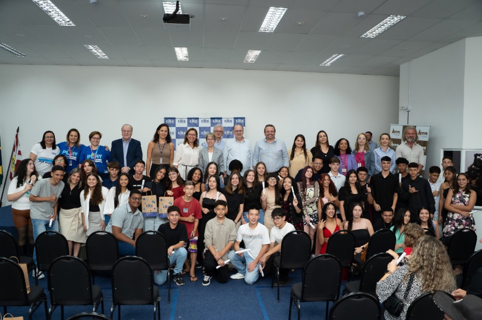 Programa de Iniciação ao Trabalho forma 93 adolescentes
