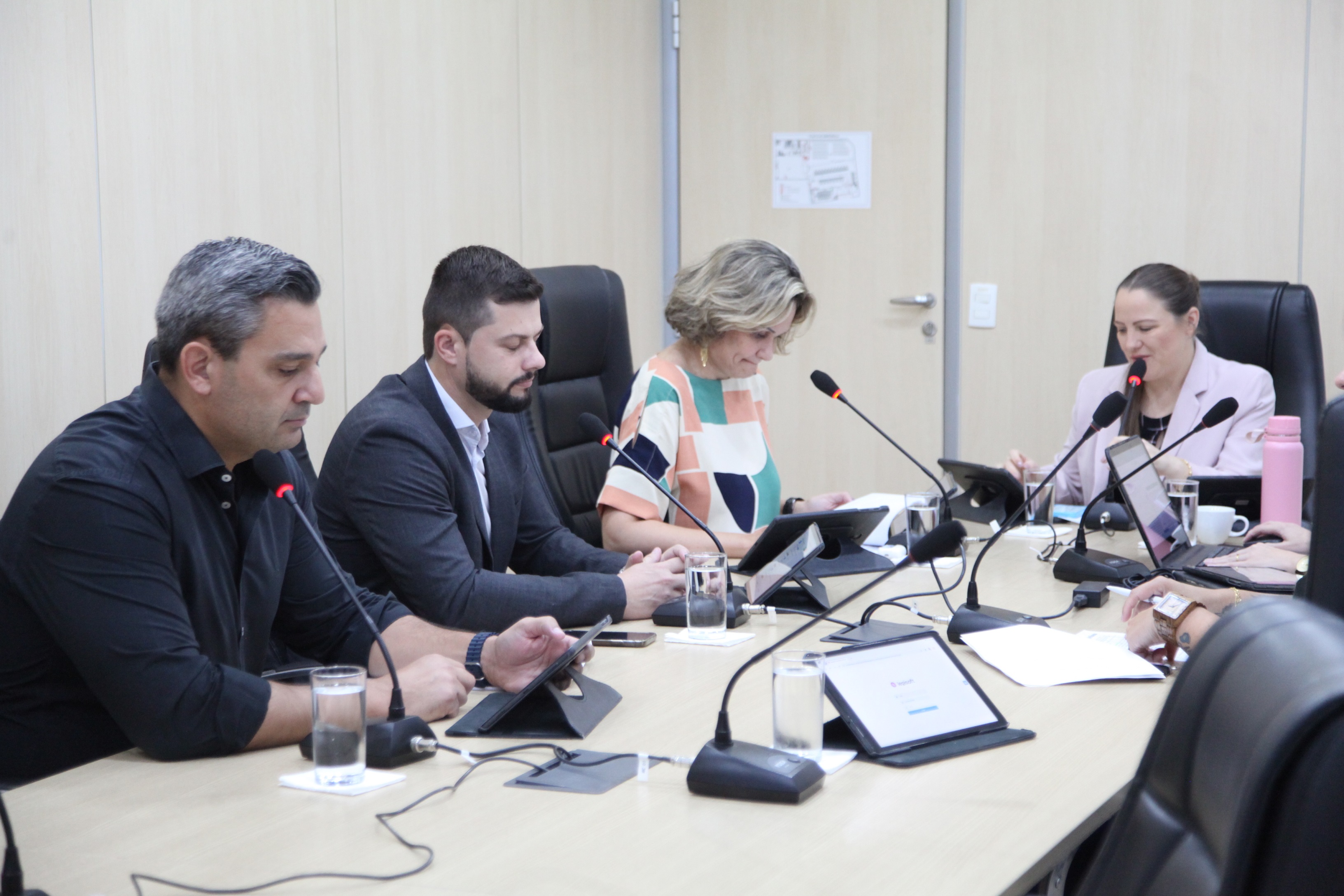Quatro projetos de lei passam pela CCJ e Comissão de Finanças nesta terça-feira
