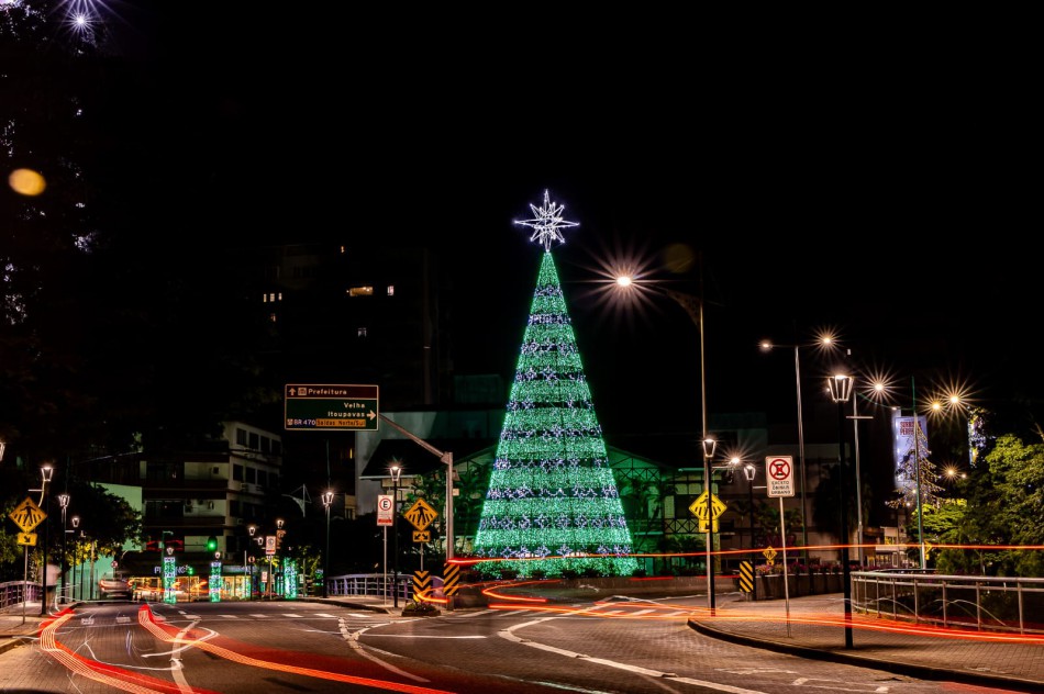 Decorações do Natal em Blumenau espalham encanto pela cidade
