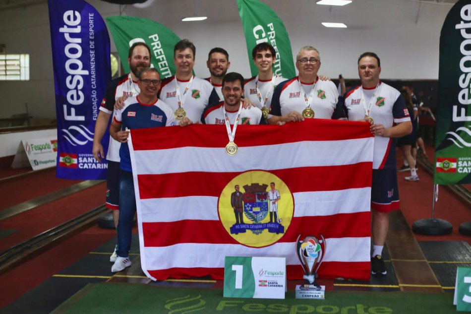 Bolão 16 masculino de Blumenau conquista troféu de campeão nos Jasc 2025