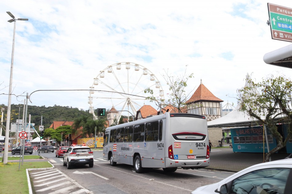 Linhas do transporte coletivo terão itinerários alterados durante a 40ª Oktoberfest