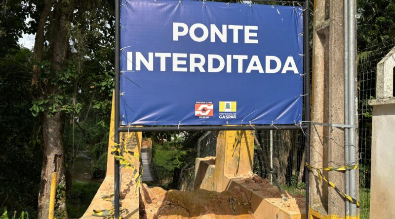 Ponte pênsil da Rua Ponte Serrada será interditada com tapume na próxima semana.