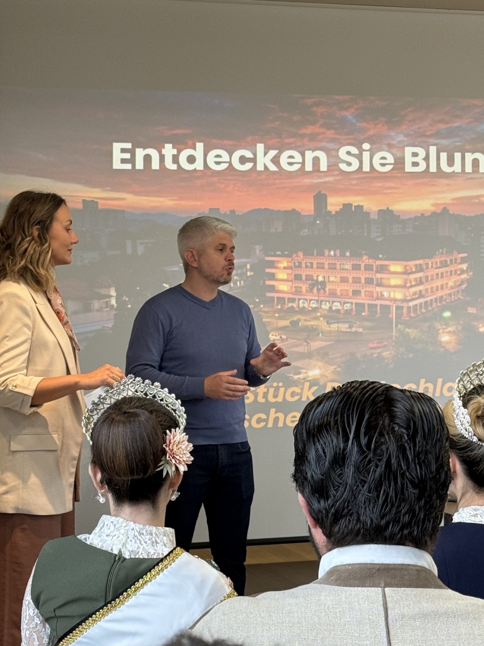 Blumenau leva capacitação inédita para guias alemães de turismo durante a Oktoberfest de Munique