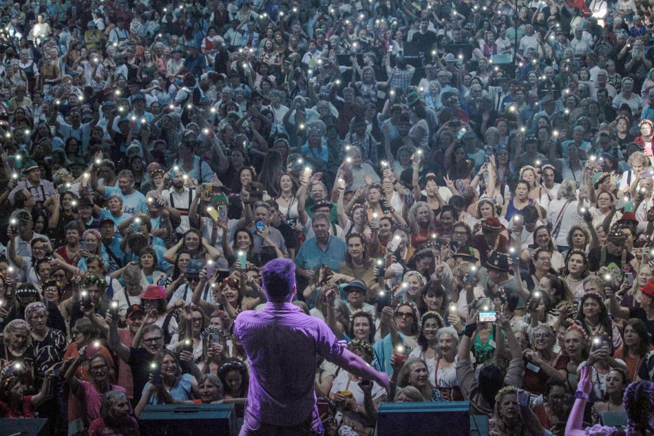 Festa 60+ da Oktoberfest Blumenau reúne milhares de visitantes para celebrar a alegria e a tradição