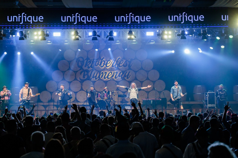 Bandas alemãs Troglauer e Högl Fun Band estreiam nesta quinta-feira na Oktoberfest Blumenau