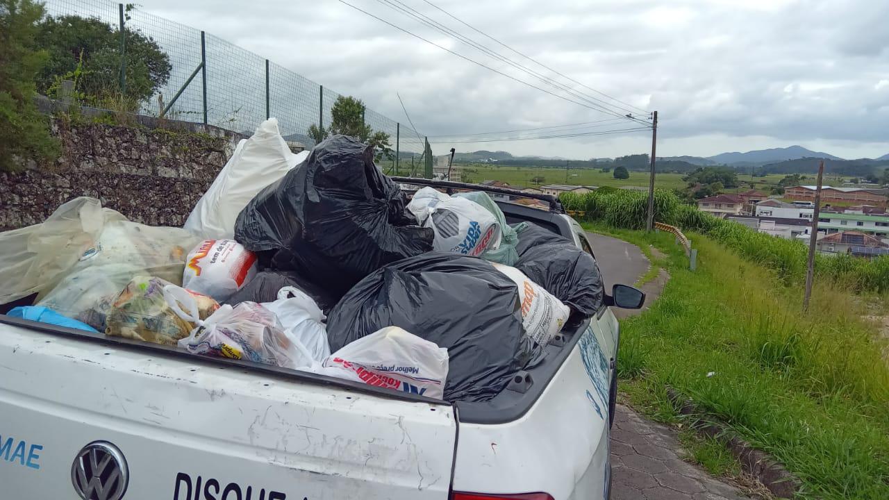 Coleta de resíduos começa a ser normalizada em bairros de Gaspar
