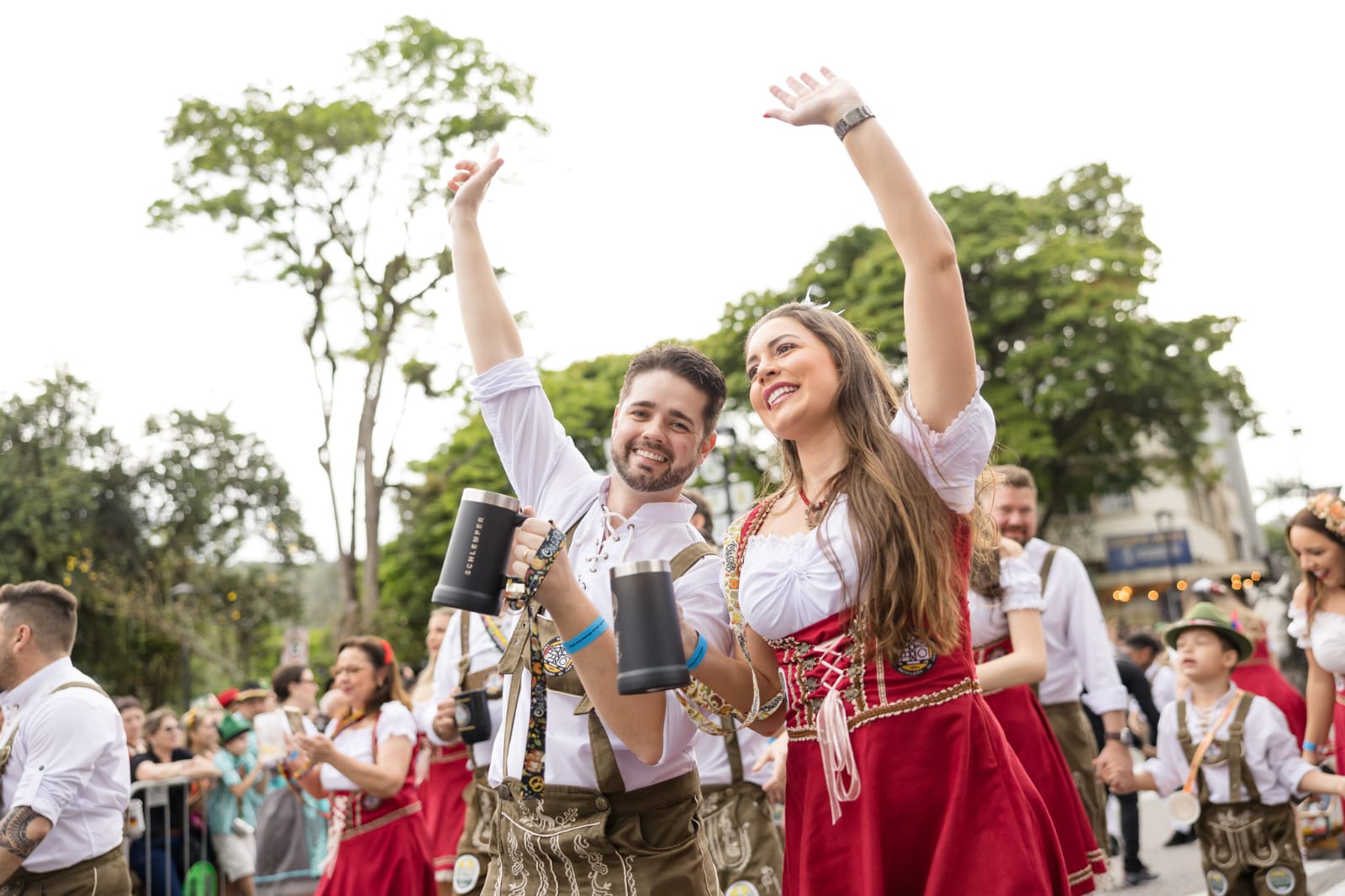 ​Oktoberfest Blumenau 2025 terá desfile extra para marcar a 40ª edição