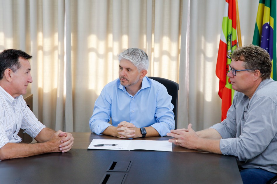 Assinada ordem de serviço para pavimentação da Rua Godo Deeke