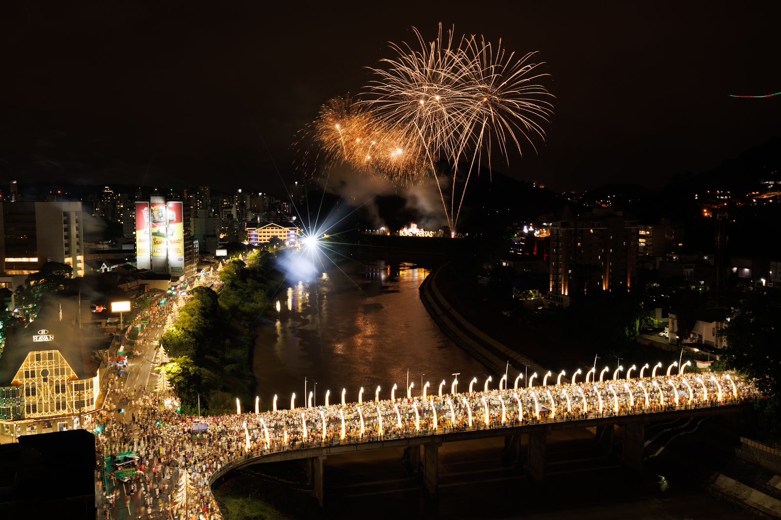 Mais de 90 mil pessoas prestigiaram o Réveillon em Blumenau