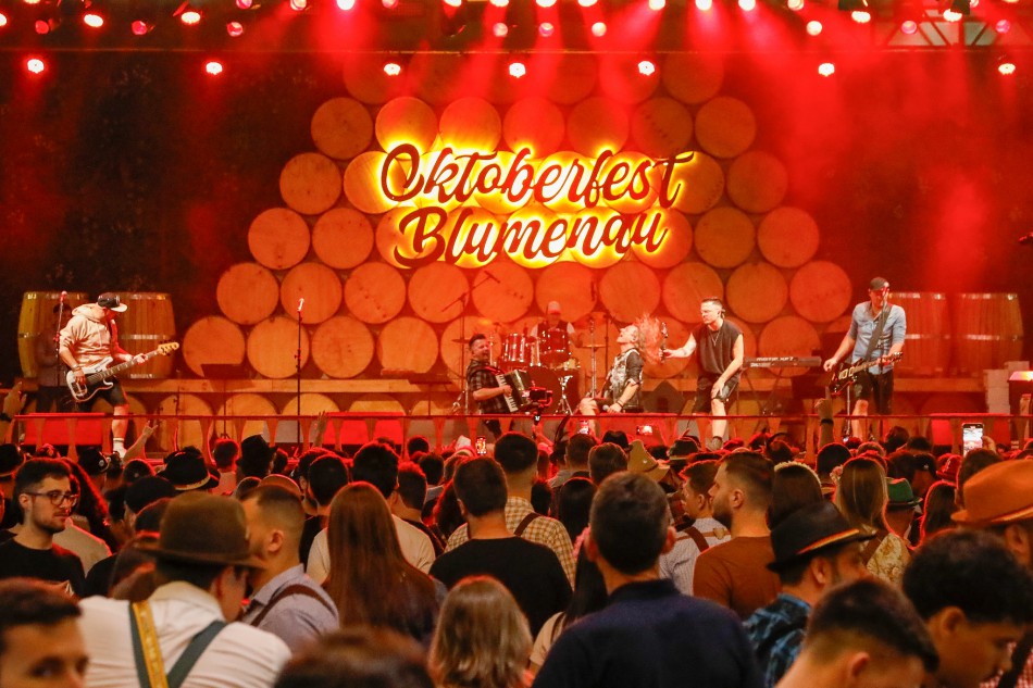 Integrantes da Högl Fun Band e da Troglauer falam sobre a estreia na 40ª Oktoberfest