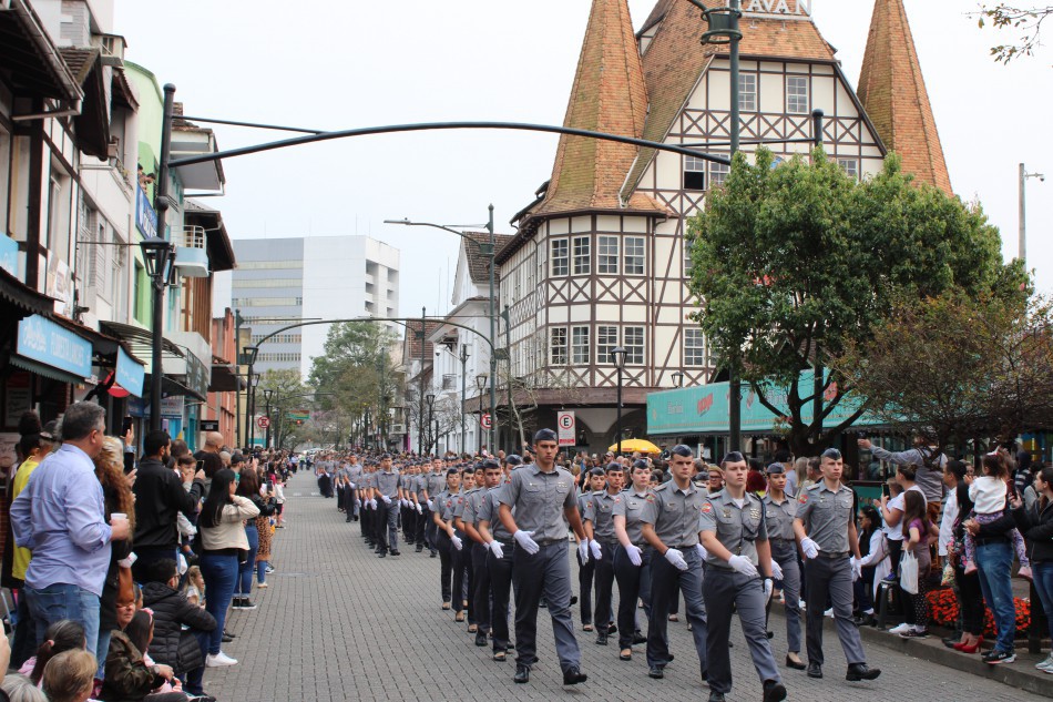 Desfile de 7 de Setembro será neste domingo na rua 15 de Novembro