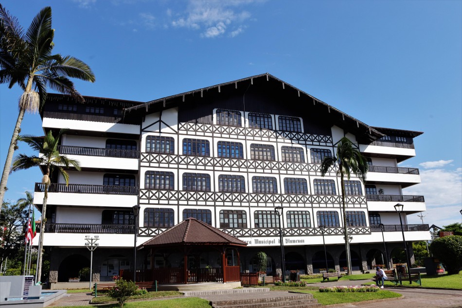 Prefeitura de Blumenau abre processo seletivo para contratação temporária em diversas áreas