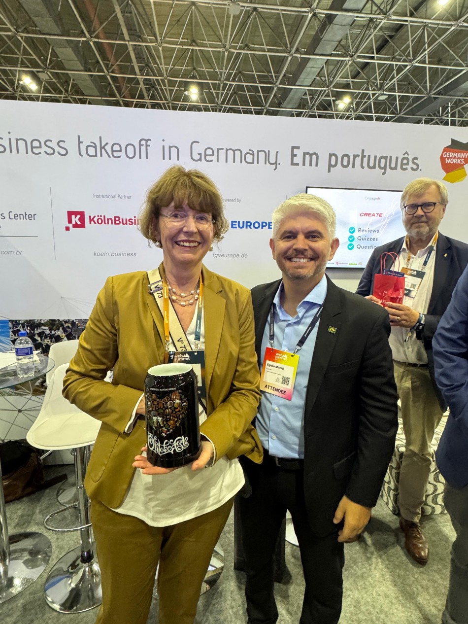 Blumenau assina carta de intenção para ser cidade irmã de Colônia, na Alemanha
