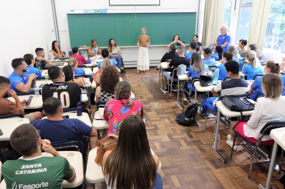 Blumenau promove abertura do ano letivo com professores do Programa Paradesporto