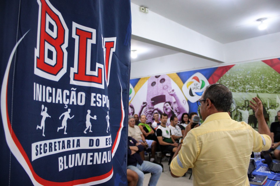 Blumenau faz capacitação dos técnicos do Programa de Iniciação Esportiva