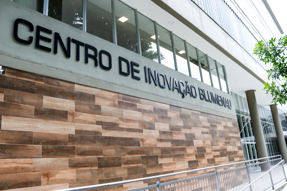 Encontro vai discutir colaboração entre instituições de ensino e empresas de Blumenau