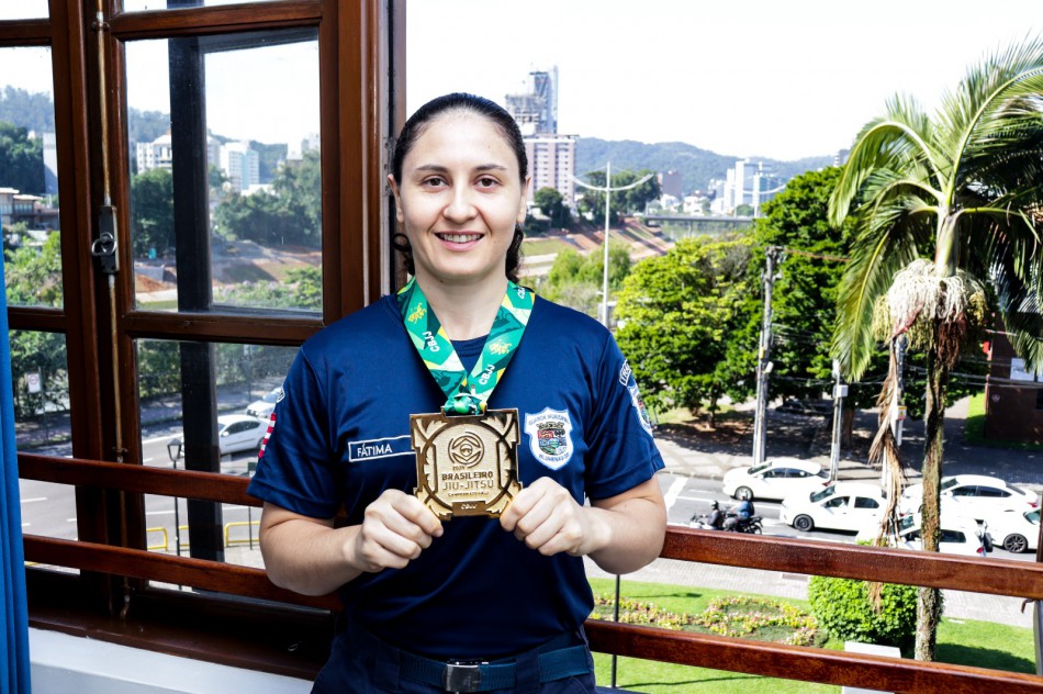 Agente de trânsito de Blumenau é campeã brasileira de jiu-jitsu