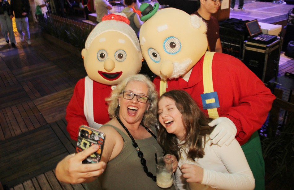 Vovô e Vovó Chopão desafiam o tempo e seguem como uma das principais referências da Oktoberfest Blumenau