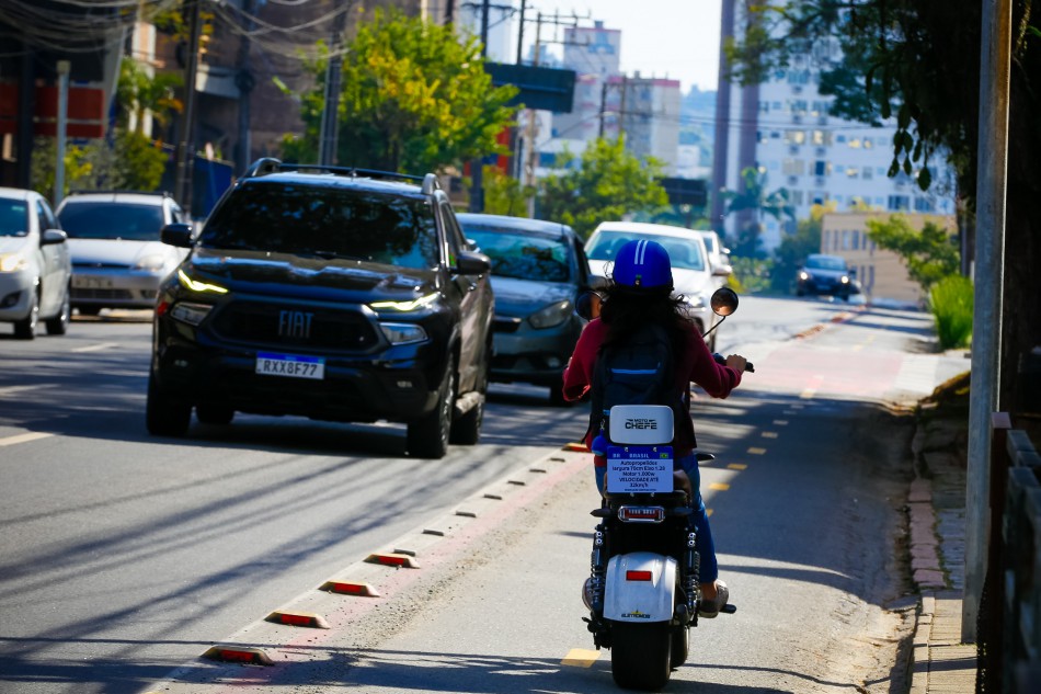 Blumenau testa plataforma gratuita para condutores de patinetes elétricos e autopropelidos