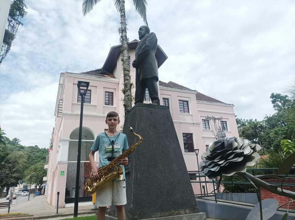 Saxofonista de 13 anos é o novo integrante na Banda Municipal de Blumenau