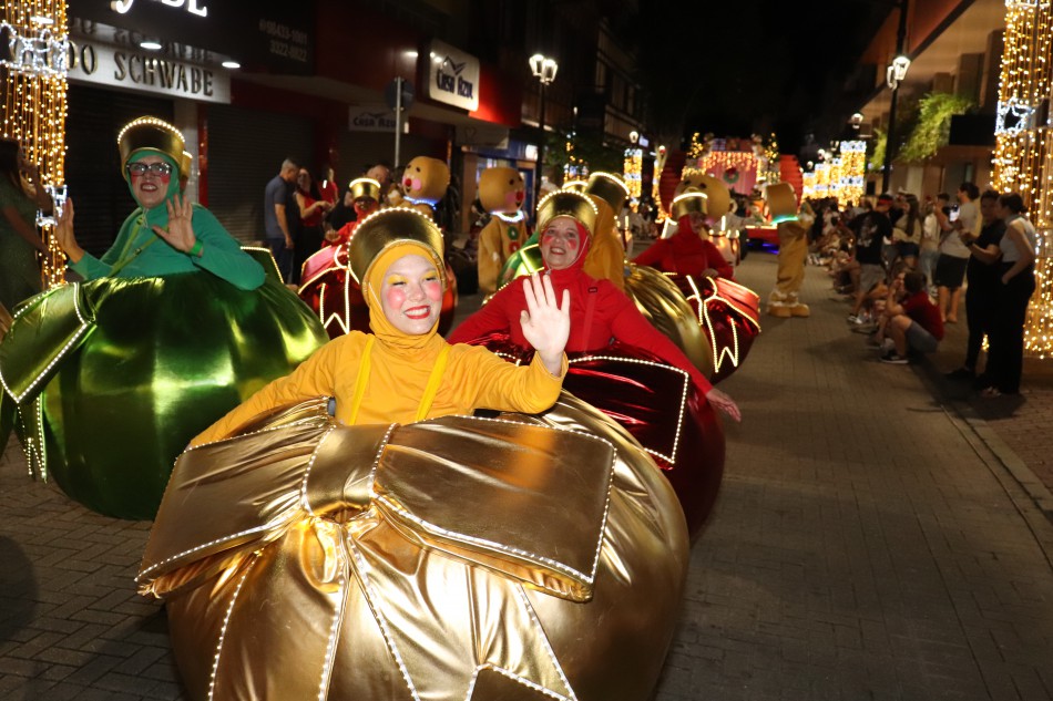 Último desfile de natal da Rua 15 de Novembro é nesta quarta-feira, dia 17