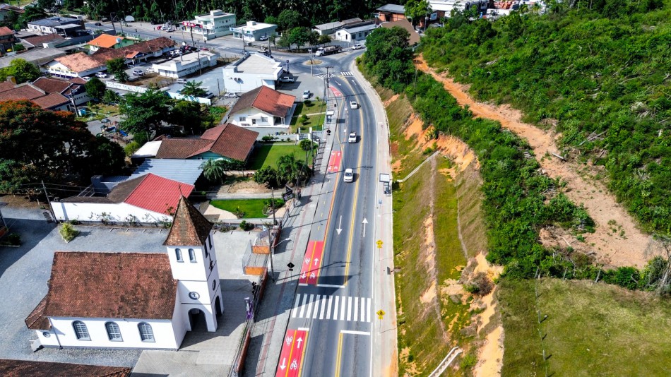 Revitalização do terceiro trecho da Rua Frederico Jensen é concluída em Blumenau