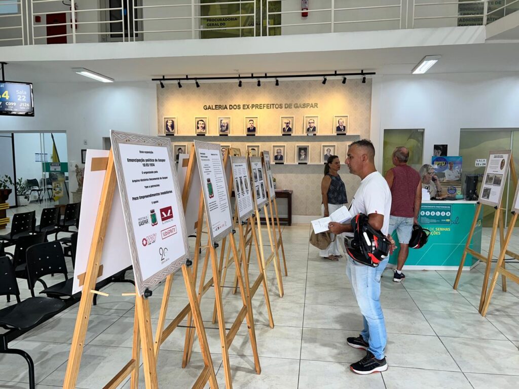 Exposições na Prefeitura comemoram 91 anos de Gaspar