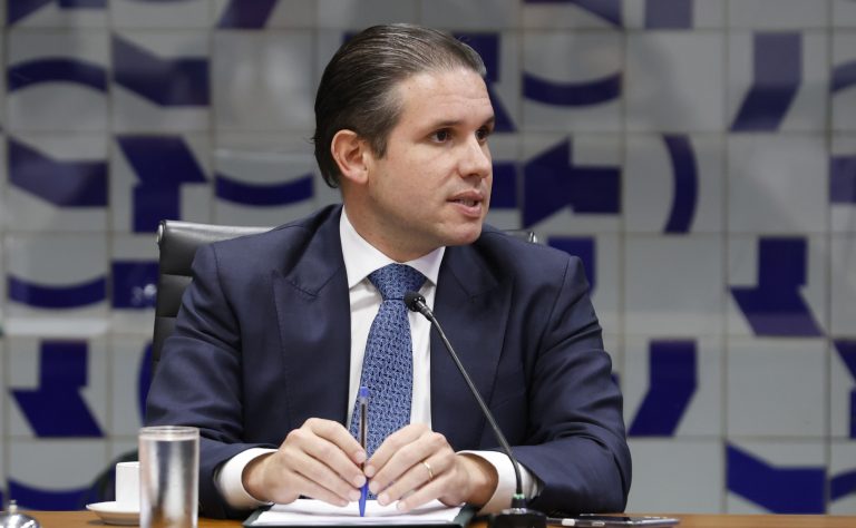 Motta afirma que proposta que estabelece o fim da jornada 6x1 pode ser votada em maio no Plenário