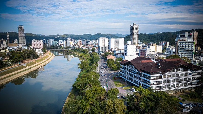 Blumenau mantém saldo positivo de empregos pelo sexto mês seguido