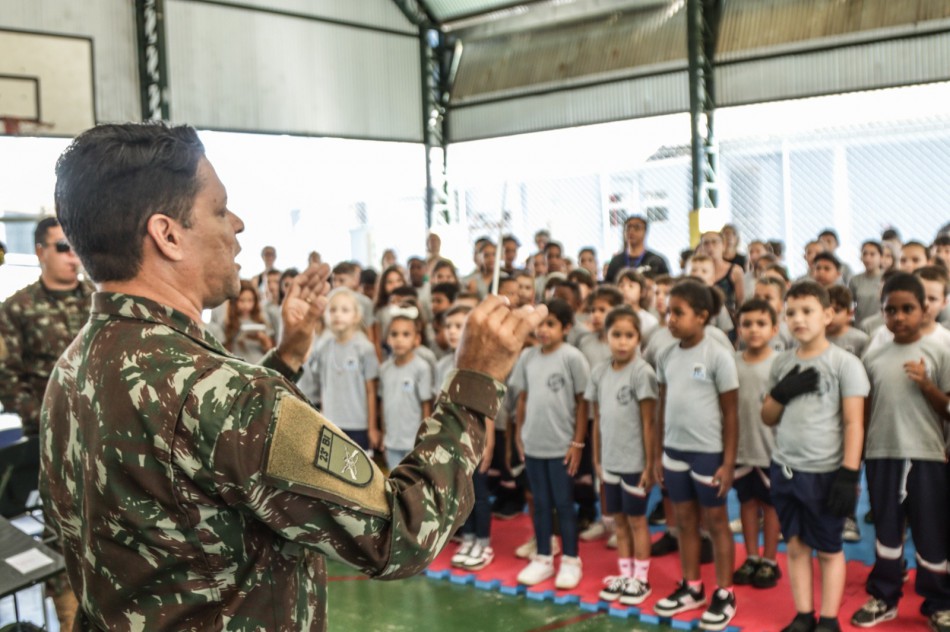 Blumenau fortalece educação cívica com o Projeto Pátria na Cidade na EBM Pedro I