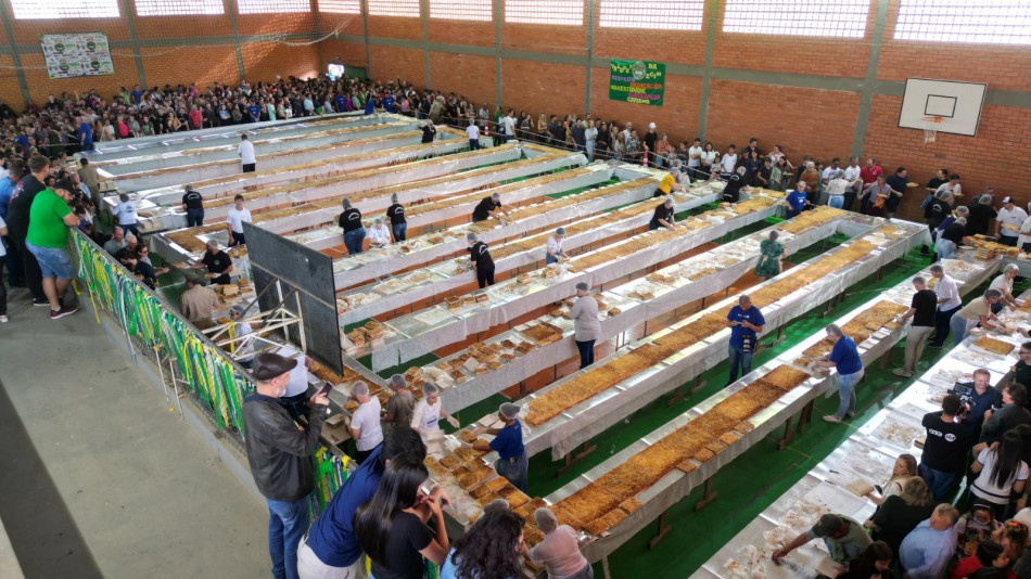Vila Itoupava quebra recorde e celebra aniversário de Blumenau com a maior cuca do Brasil