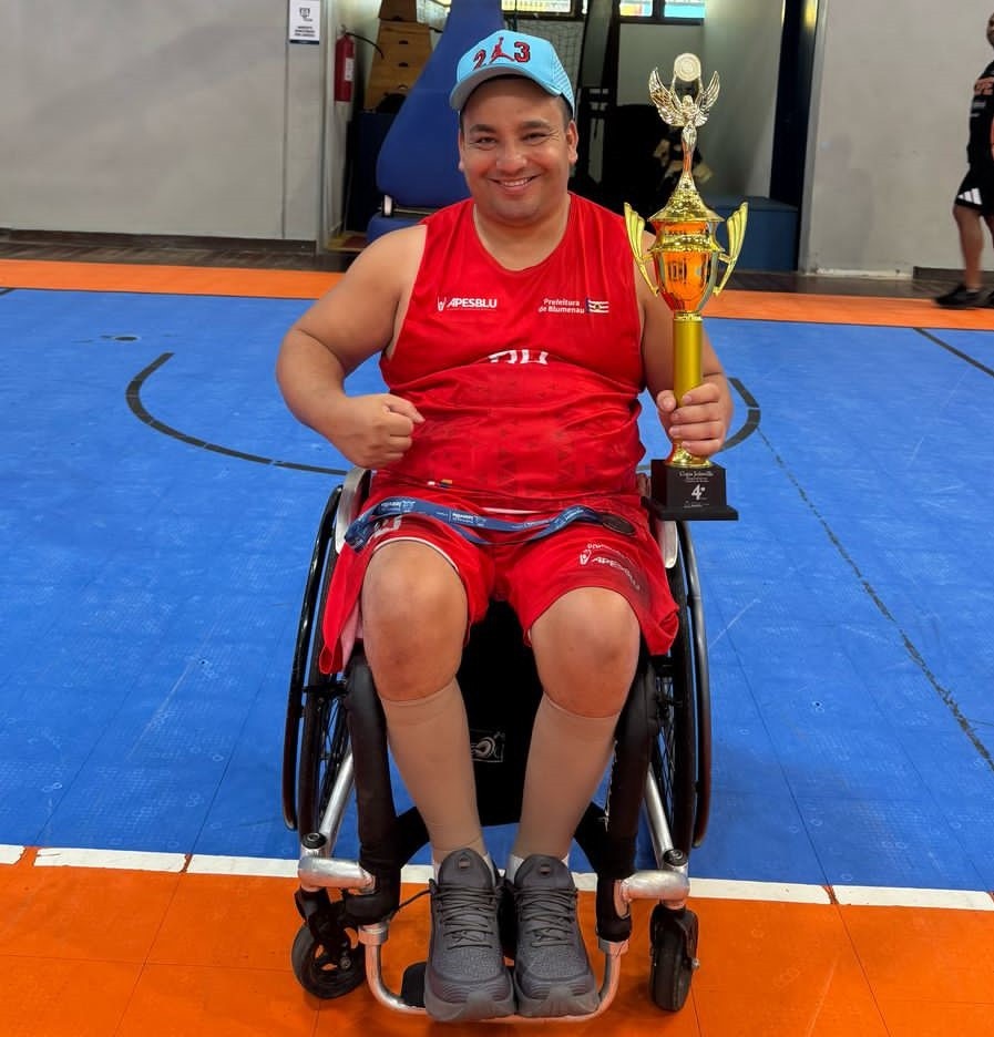 Blumenau disputa primeira competição do ano no basquete em cadeira de rodas