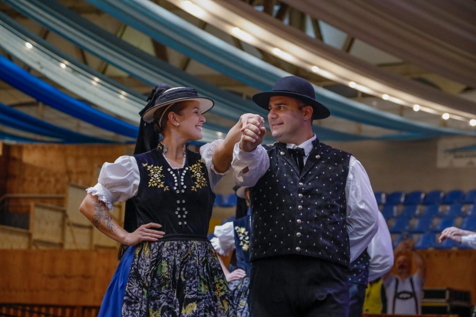 Festival de Danças Germânicas inicia segunda semana de apresentações no Galegão