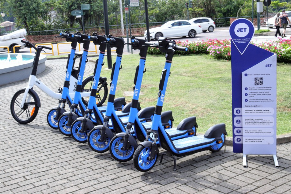 Ação no Parque Ramiro Ruediger ensina como utilizar patinetes elétricos com segurança