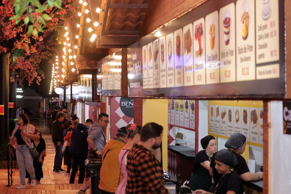 Gastronomia da Oktoberfest Blumenau é renovada para os próximos dois anos